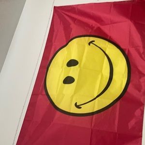 TRENDY SMILEY FACE FLAG 👙🏝
